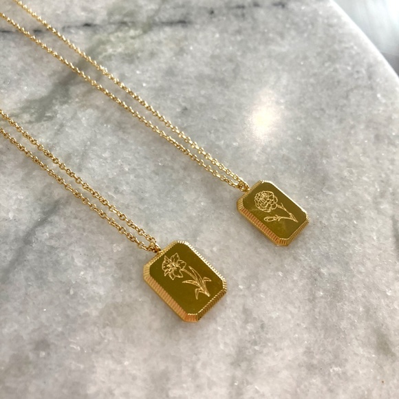 18K Gold Boxed Flower Square Pendant Minimalist Necklace - Picture 11 of 11